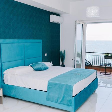 Frontemare Suite Кастелламмаре-ди-Стабия Экстерьер фото