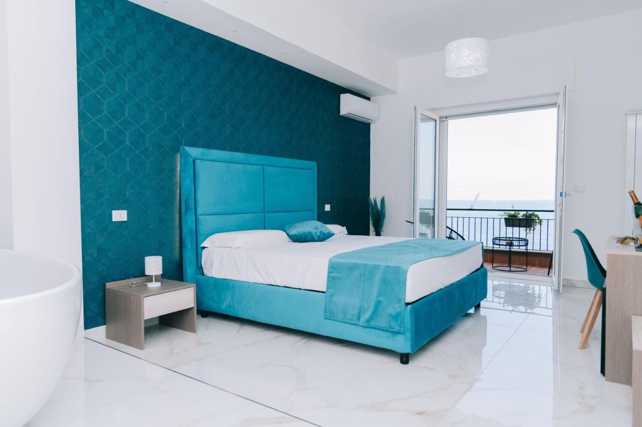 Frontemare Suite Кастелламмаре-ди-Стабия Экстерьер фото