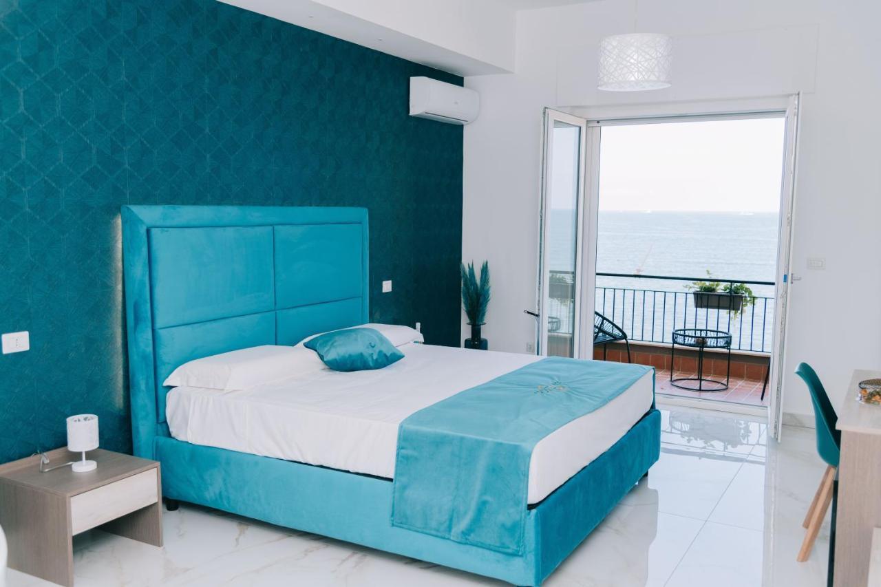 Frontemare Suite Кастелламмаре-ди-Стабия Экстерьер фото